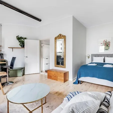Appartement Wehost Modern Kitchen Studio With Bright Colours Helsinki
